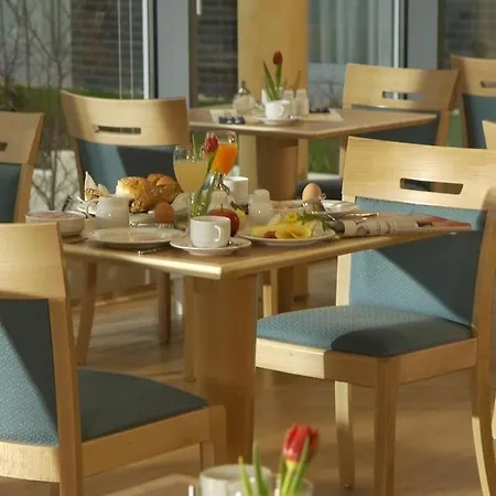Intercityhotel 4*